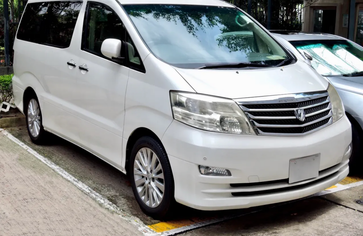Toyota Alpard 7 seats