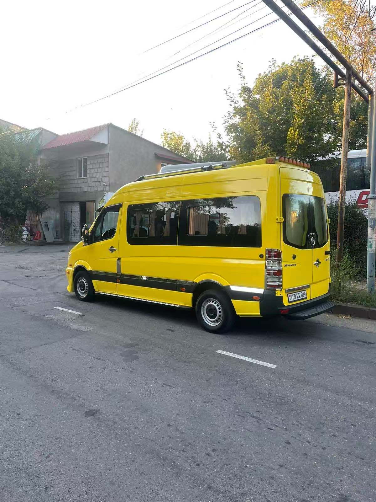 Mercedes-Benz Sprinter - 21 passengers