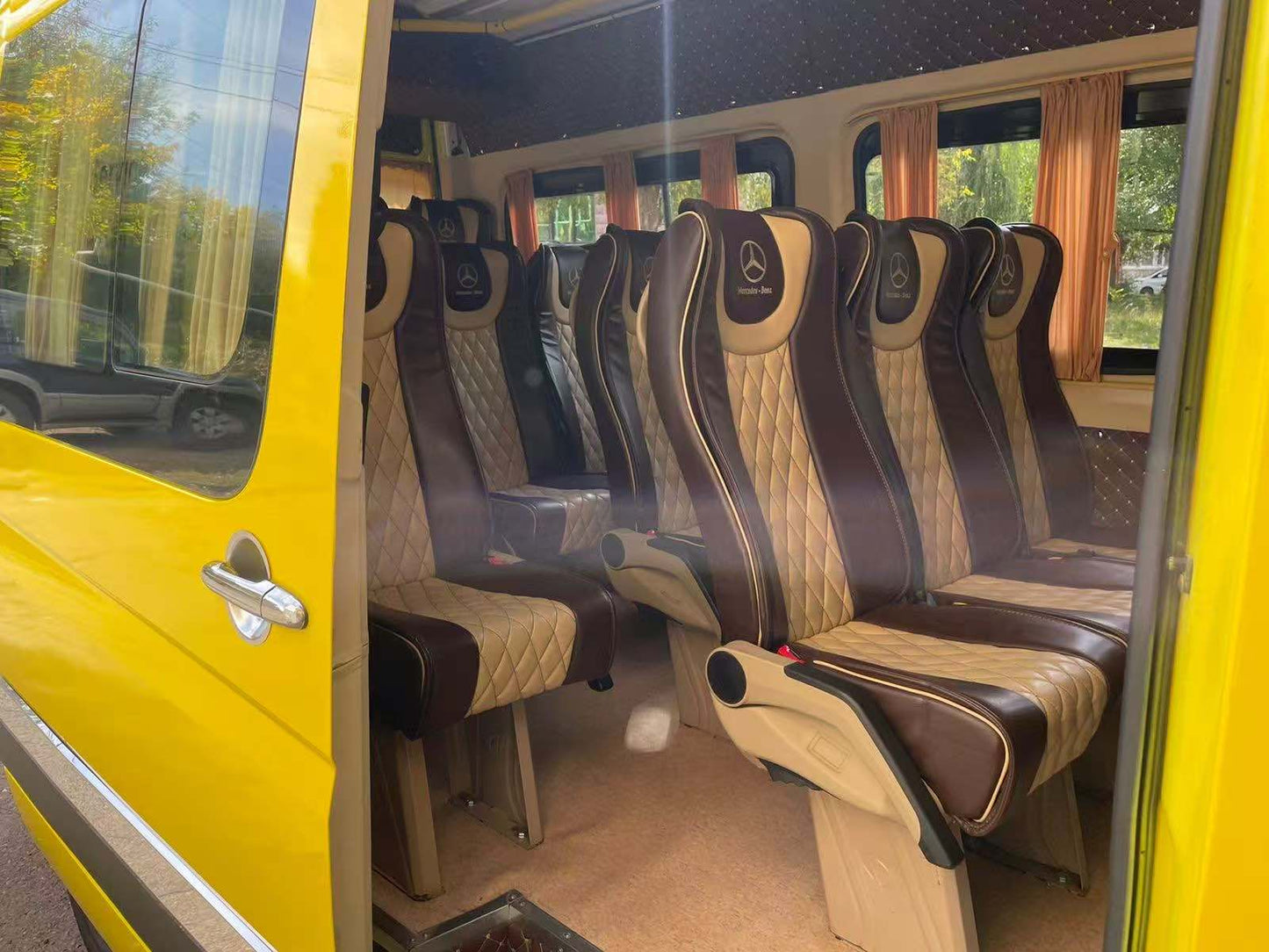 Mercedes-Benz Sprinter - 21 passengers